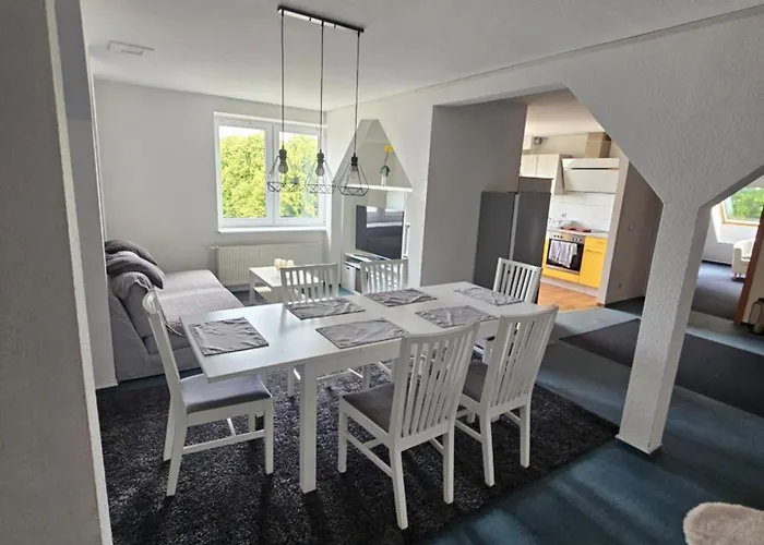 6 bedroom Private APARTMENT&Lounge
